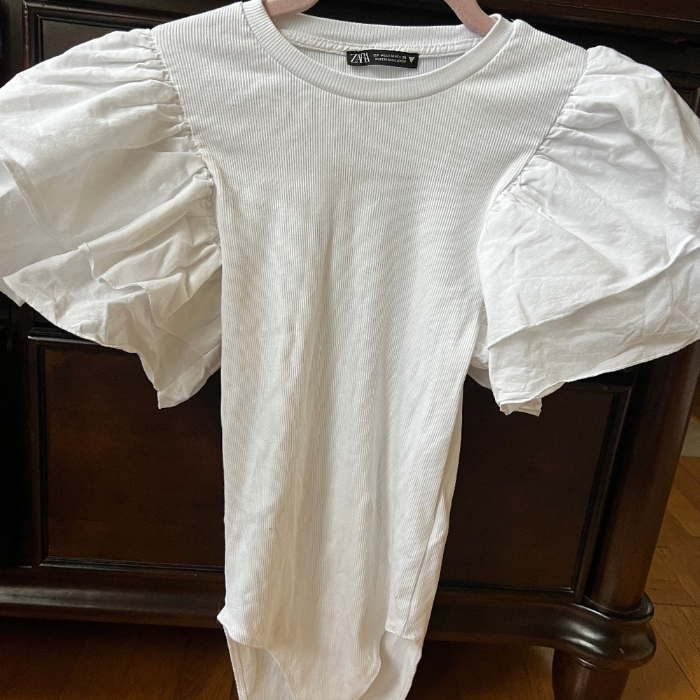 Zara ribbed, ruffled, short sleeved bodysuit